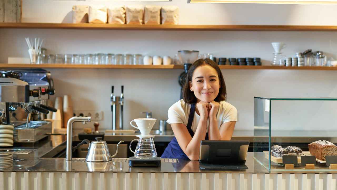 Bisnis coffee shop di Denpasar Bali pangsa pasar turis asing vs lokal